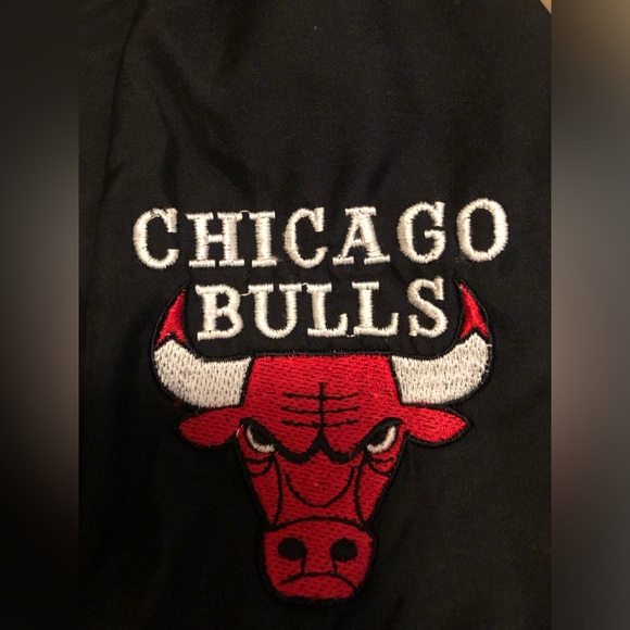 NBA REEBOK BULLS PULLOVER - Picture 3 of 6